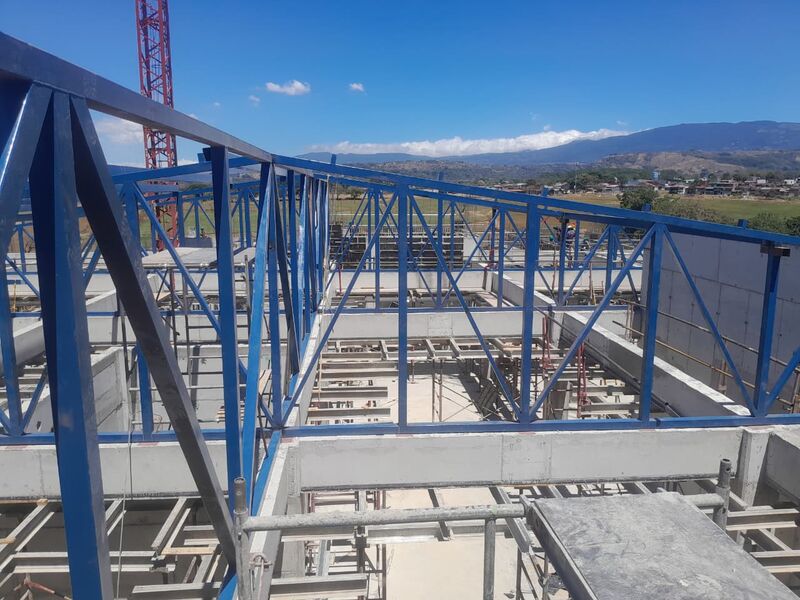 Vigas de acero — construcción en proceso